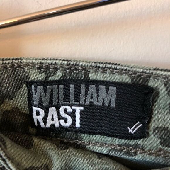 WILLIAM Rast Green Cheetah Raw Hem Short - Picture 10 of 10